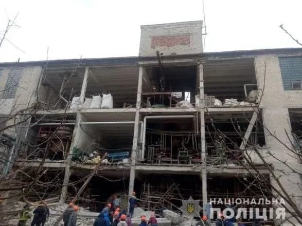 Причиною обвалу стіни на підприємстві в Лисичанську міг бути розрив технічної ємності