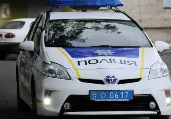 У Рівному 12-річна дівчинка пробіглася по авто патрульних