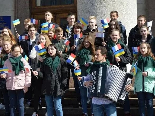 Українці акцією підтримали парижан після пожежі у Нотр-дамі