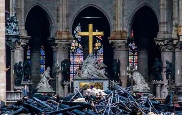 Король Марокко розпорядився виділити гроші на відновлення Нотр-Дама