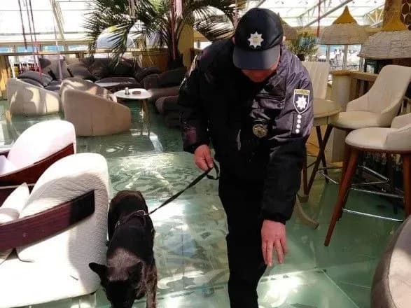 У центрі Одеси шукають вибухівку у двох ТЦ