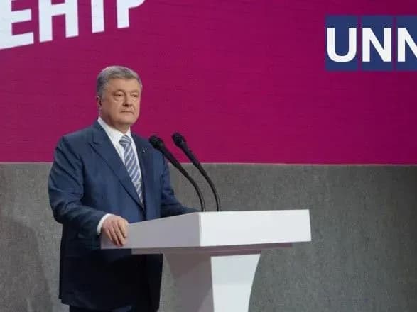 Порошенко: результати екзит-полів дають підстави подзвонити Зеленському і привітати його