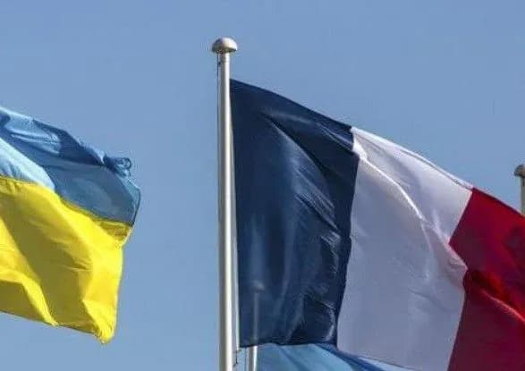 Макрон і Зеленський домовилися про зміцнення двосторонніх відносин та взаємні візити