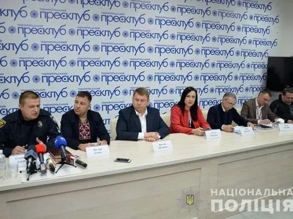 На Тернопільщині нетверезий чоловік на дільниці побив поліцейського