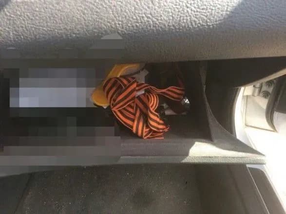 Чотирьом іноземцям заборонили в'їзд в Україну через георгіївські стрічки