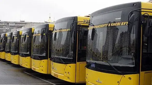 Довжина найдовшого автобусного маршруту у Києві становить понад 50 км