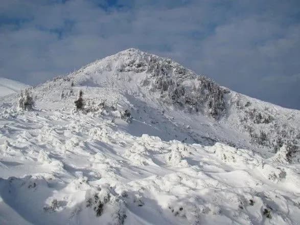 У Карпатах через відлигу можливе сходження лавин