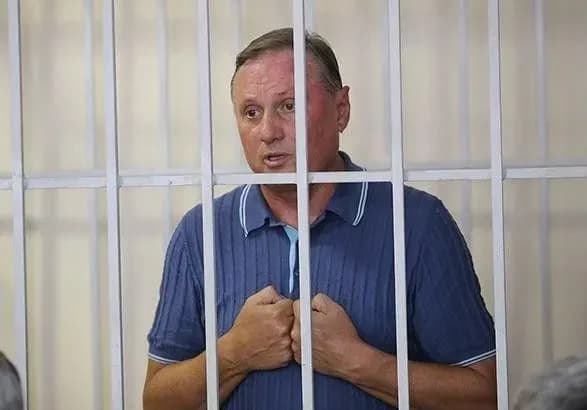 Суд продлил арест Ефремову