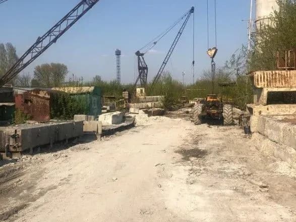 На Харківщині чоловіка вбила кабіна автомобіля, яка впала з автокрану