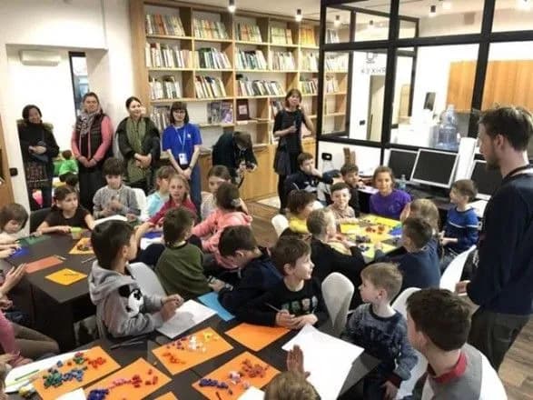 Василь Веселий допоміг студії "Ridni” придбати обладнання для безкоштовних дитячих курсів анімації