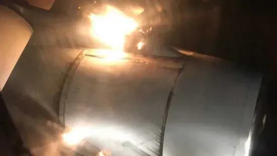 Boeing 767 готується здійснити екстрену посадку в ПАР через палаючий двигун