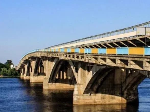 З Дніпра у Києві витягли труп чоловіка