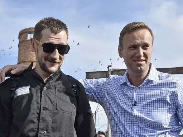 Братья Навальные дали показания во Франции по иску к "Ив Роше"