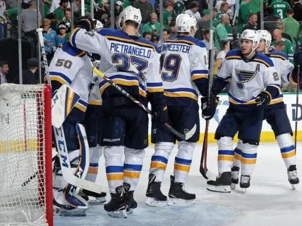 Хоккеисты "Сент-Луиса" продлили победную гостевую серию в Кубке Стэнли