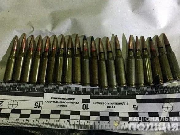 Юнак на Донеччині знайшов схрон із гранатометами і автоматом