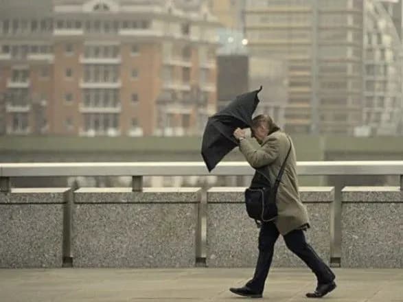 Штормове попередження: сьогодні в Україні очікуються дощі, грози та град