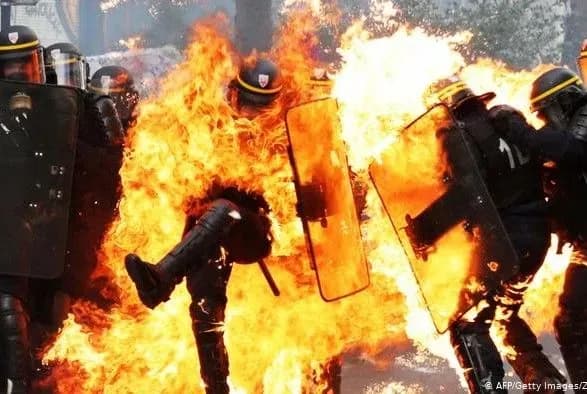 Париж готовится к 1 мая: Макрон требует жестких действий против хулиганов