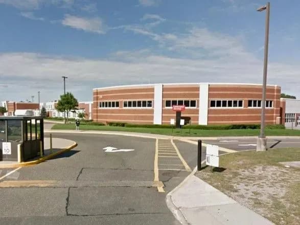 В США трех учеников арестовали по подозрению в подготовке взрыва в школе