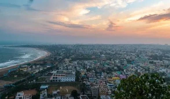 В Індії масові евакуації через потужний циклон