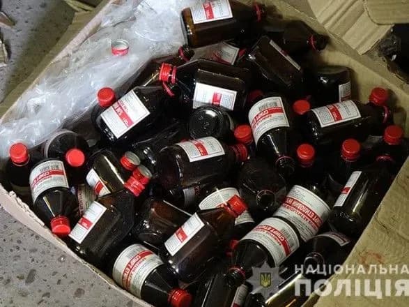 Чоловіки півроку постачали в аптеки фальсифікований спирт