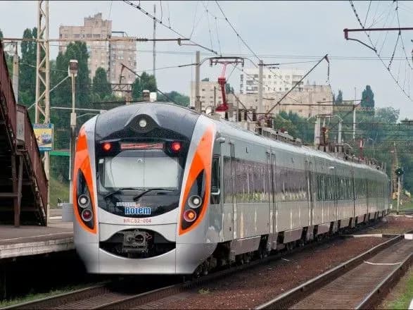 Через "мінування" поїзду Інтерсіті виникла затримка руху декількох пасажирських потягів