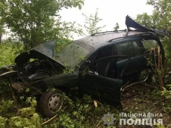 Автомобіль з 8-річною дитиною злетів у кювет на Рівненщині