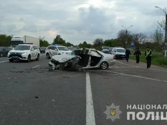 У потрійній ДТП на Житомирщині загинули двоє людей