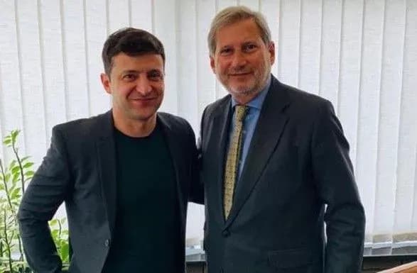 Еврокомиссар пригласил Зеленского в Брюссель