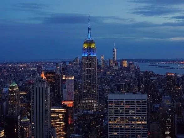 Емпайр-Стейт-Білдінг 9 травня засвітиться жовто-синіми кольорами