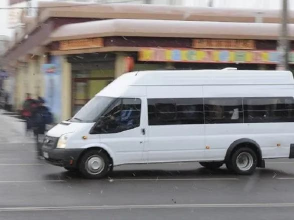 Пенсіонерка у Чернівцях зламала ногу, виходячи з маршрутки