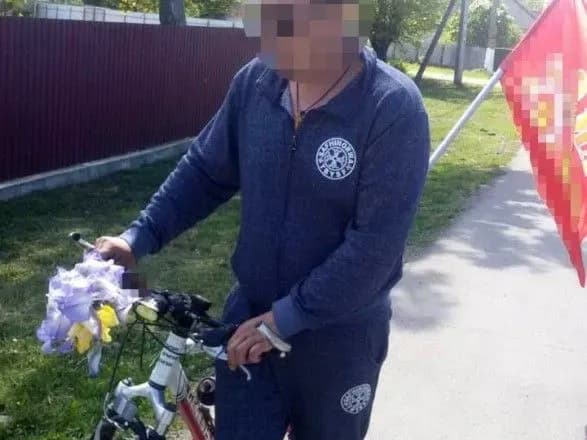 Чоловік приїхав на захід до 9 травня з прапором із забороненою символікою