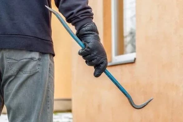 Невідомі "вибили" з подружжя пенсіонерів їхні заощадження