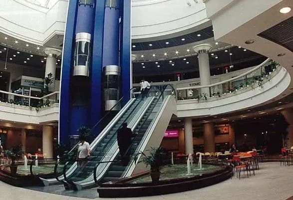 У Києві шукають вибухівку у ТРЦ на Майдані