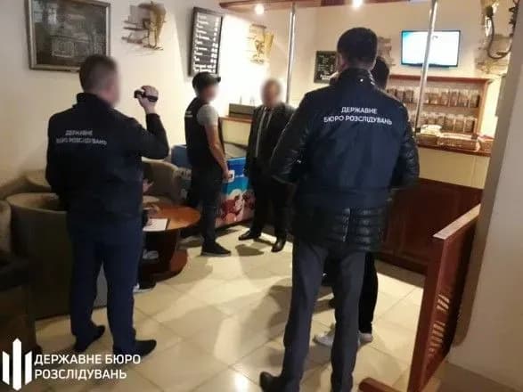 Прокурора задержали при получении 2,5 тыс. долларов взятки