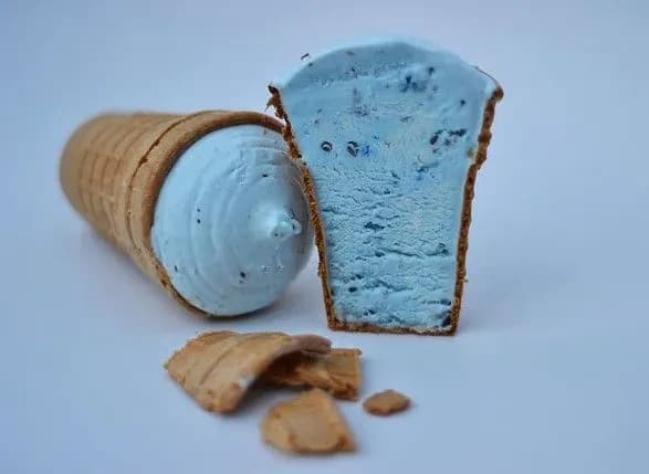 Білоруси виготовили перше в світі волошкове морозиво з житом і льоном