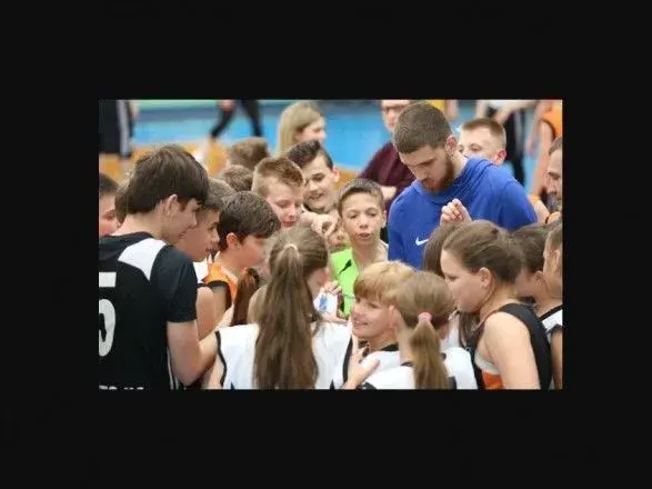 Баскетболіст НБА відвідав тренування вихованців БК "Черкаські Мавпи"