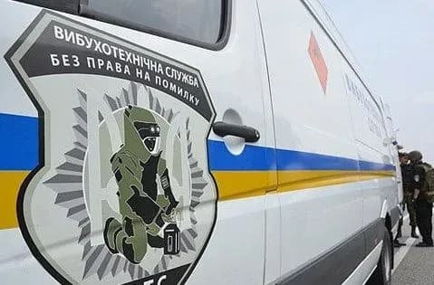 У харківському коледжі шукають вибухівку