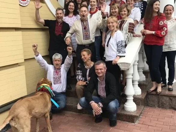 Посольство Швейцарии присоединилось к празднованию Дня вышиванки