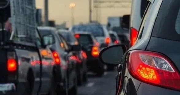 Центр Києва паралізували затори