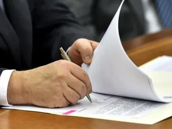 Порошенко звільнив ще трьох своїх радників та двох посадовців