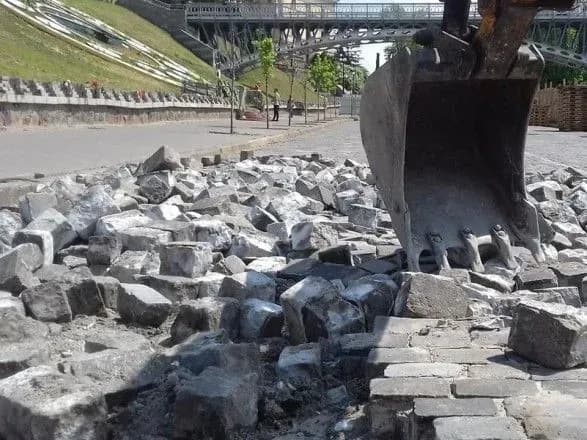 Луценко про знищення бруківки на Інститутській: це неправильно