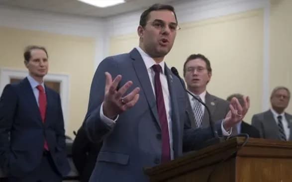 Перший республіканець виступив за імпічмент Трампу