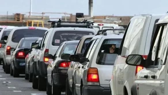 На Донбасі у чергах на КПВВ застрягли майже 200 автомобілів