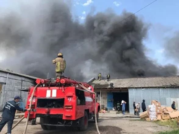 В Одессе горел склад с пластиковой и картонной тарой