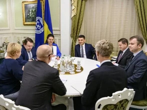 Гройсман провел встречу с миссией МВФ