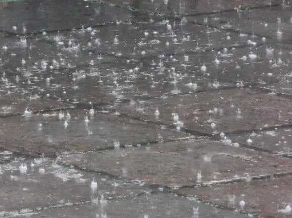 На Лівобережжі прогнозують град