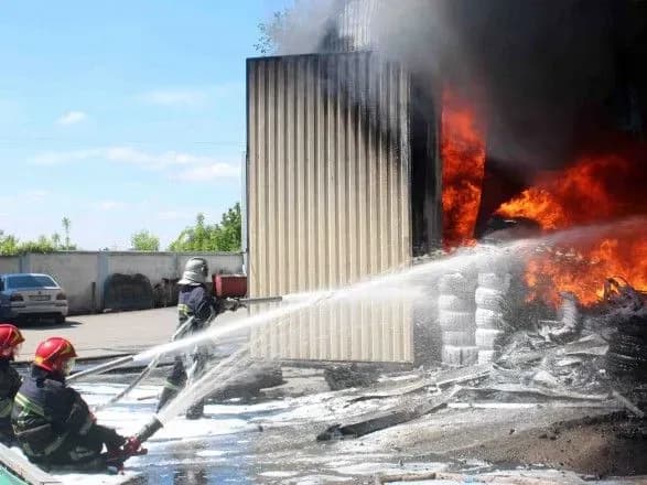 В Хмельницком из-за масштабного пожара чуть не вспыхнула заправка
