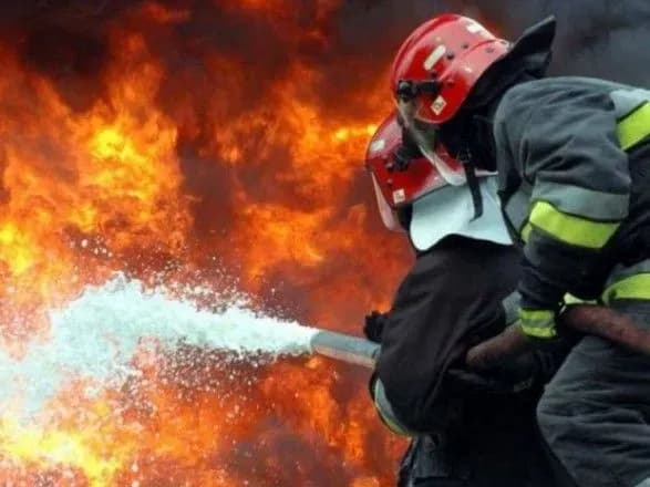 У Києві посеред дороги загорівся автомобіль