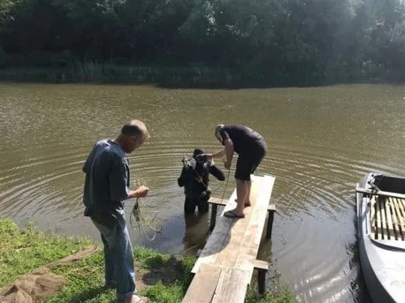На Черкащині зі ставка дістали тіло юнака