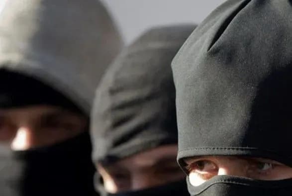 На Полтавщині пограбували підприємця, вдаривши його дружину електрошокером